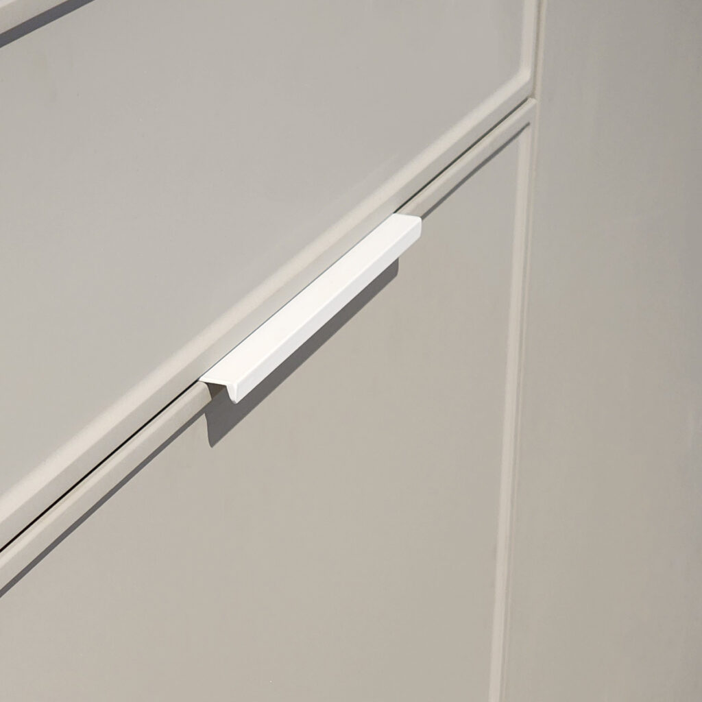 ידית לבנה רוכבת | CONTEM